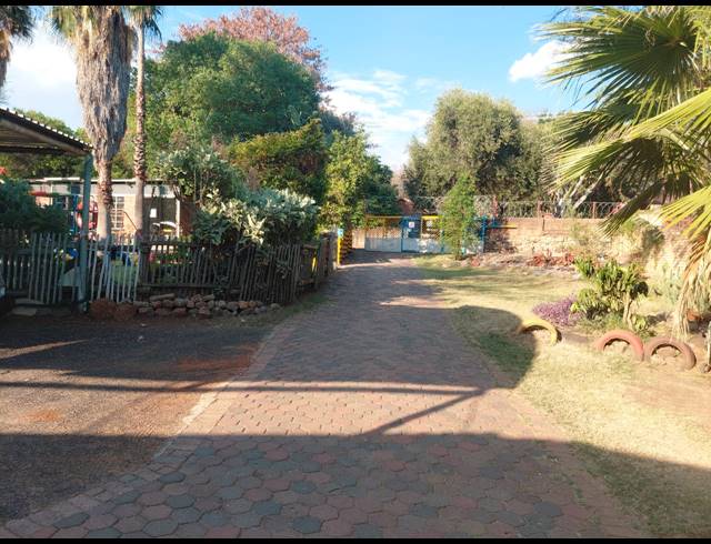 5 BEDROOM FREEHOLD FOR SALE IN ELANDSRAND